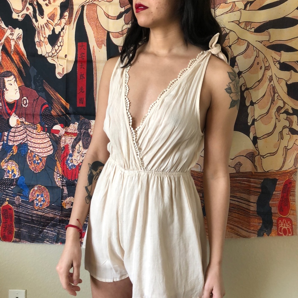 Darling Cream Pacsun Flowy Romper